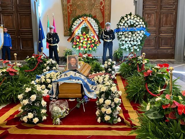 开云官网-【揭秘】曼奇尼为米哈抬棺，两个男人的伟大友谊