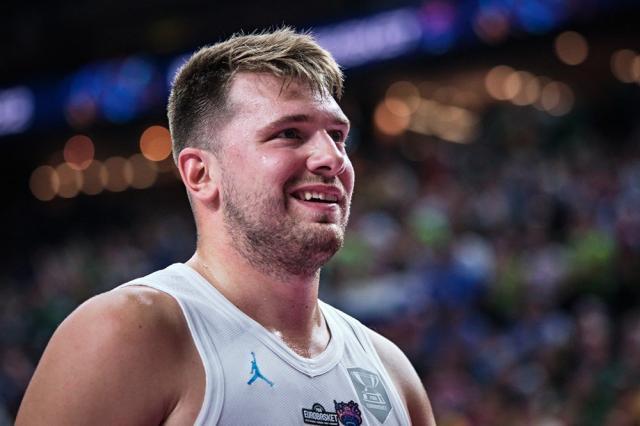 开云官网-欧锦赛开局就演火星撞地球 球迷大呼欧洲篮球太强